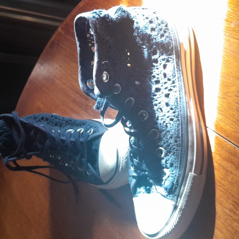 Converse all stars crocette edition navy blue  size 6